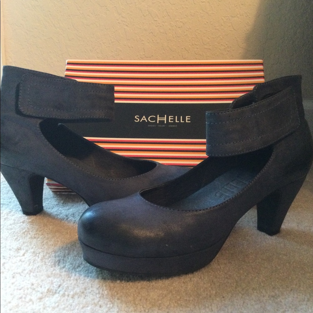 Sachelle Vera Platforms - Navy Suede - size 9